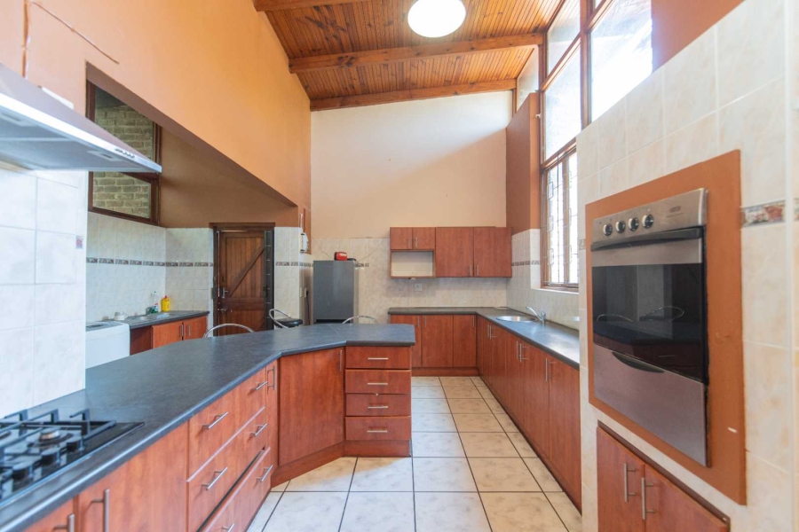 8 Bedroom Property for Sale in Summerstrand Eastern Cape